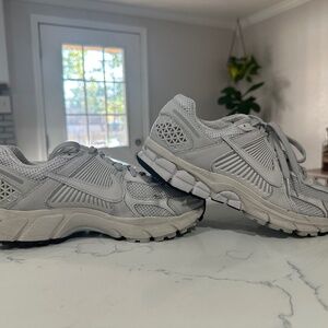 White/grey Nike Vomero (used)
